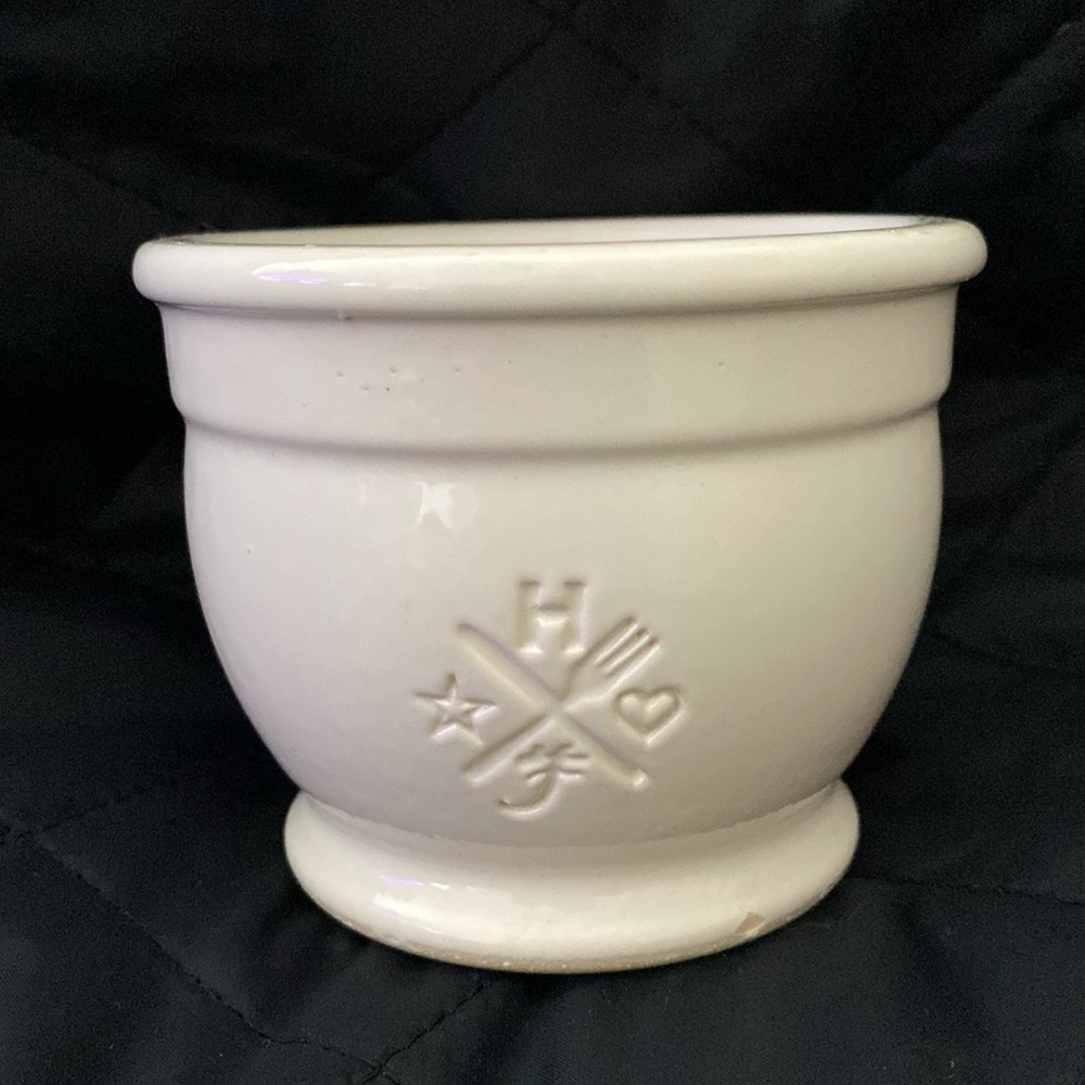 Cermer Ivory Pottery Footed Bowl with Embossed Design